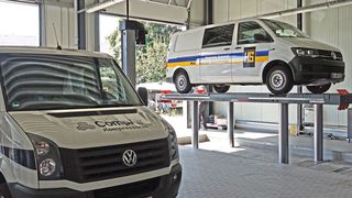 In der neu gebauten Halle des Autohauses Röder finden die Mechaniker optimale Bedingungen für den Nutzfahrzeugservice vor. (Bild: Schreiner/»kfz-betrieb«)