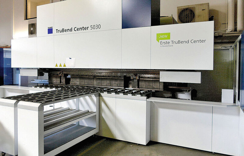 Bickel war der Erste, der sich eine Schwenkbiegemaschine TruBend Center 5030 von Trumpf kaufte nachdem der schwäbische Maschinenbauer die Schwenkbiegetechnik von Codatto aus Italien übernommen hatte. Es war Bickels langgehegter Wunsch eine solche Maschine zu besitzen. (Bild: Kuhn)