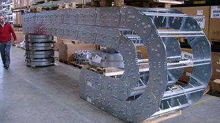 Diese Energiekette verrichtet nun 100 m unter dem Genfer See im Teilchendetektor des Cern ihren Dienst. Bild: Brevetti (Archiv: Vogel Business Media)