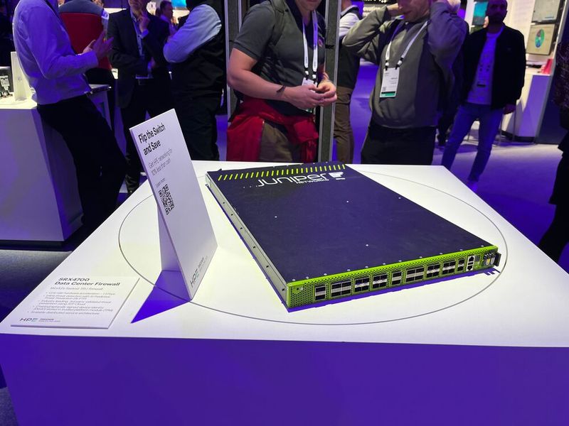 Die Juniper-Firewall SRX4700 soll mit bis zu 1,4 Tbps den höchsten Firewall-Durchsatz pro Höheneinheit liefern. (Bild: Vogel IT-Medien)