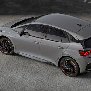 Der Startpreis für das Modell liegt bei 37.220 Euro, nach Abzug der Förderung liegt der Preis bei 27.650 Euro.(Bild:  Seat)