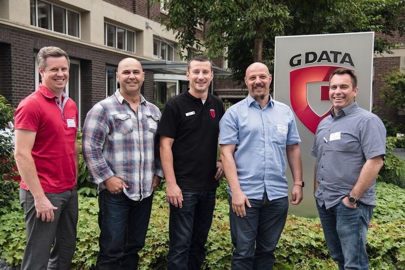 v.l. Dominik Röttele (Henry Schein Dental Deutschland), Oliver Metz (InterConnect), Andy Felbinger (G DATA), André Becker (Intelego) und Peter Aust (Intelego). (Alexandra Roth / fotoagentur-roth)