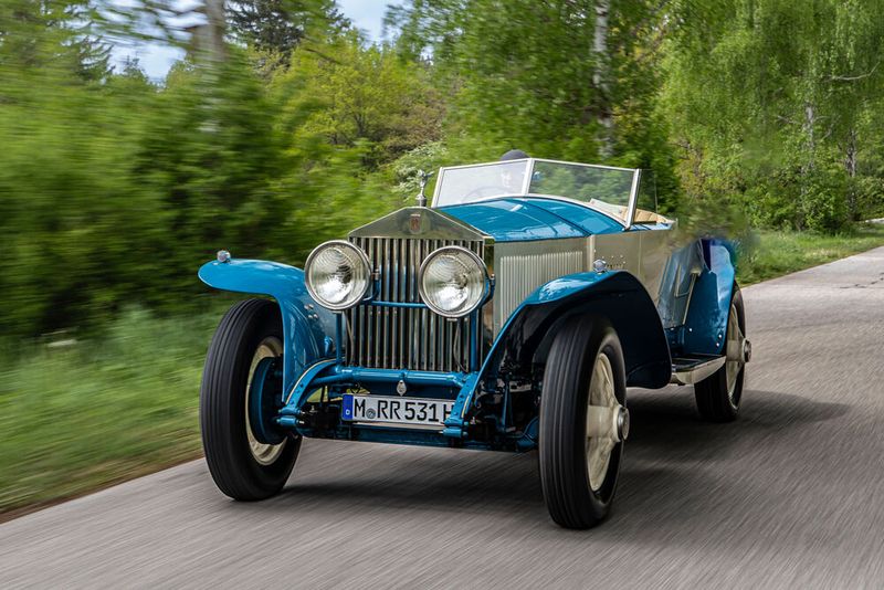 Der 10EX hat in seinen 99 Jahren eine weitere Fahrt mit einem Laien am Lenker unbeschadet überstanden. (Bild: Rolls-Royce)