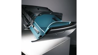 Ein Handschuhfach als Schublade sowie weitere innovative Lösungen im Automobil-Innenraum zeigt Schock Metall auf der Interzum. (Schock Metall)