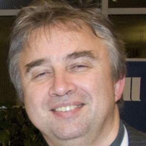*Prof. Dr. Jürgen Mottok (juergen.mottok@e-technik.fh-regensburg.de) lehrt Informatik an der Hochschule Regensburg. Seine Lehrgebiete sind Software Engineering, Programmiersprachen, Betriebssysteme und Safety. Im FHprofUnd-Forschungsprojekt DynaS3 werden gemeinsam mit der Continental Automotive GmbH, Fragestellungen der Architekturmodellierung, der Dynamischen Architektur und der funktionalen Sicherheit für Automotive Embedded Systems bearbeitet. Das Software-Engineering-Labor „Laboratory for Safe and Secure Systems“ wird von Prof. Dr. Jürgen Mottok geleitet (http://www.las3.de).