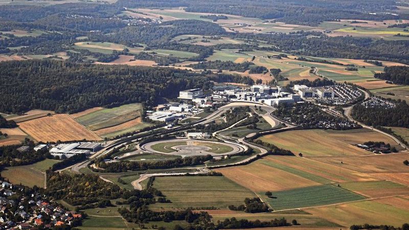 Im Jahr 2001 wurde die Porsche Engineering Group GmbH (PEG) als zentrale Holding der Porsche-Kundenentwicklung gegründet. Die hundertprozentige Tochtergesellschaft der Porsche AG mit Sitz in Weissach koordiniert die weltweiten Entwicklungsprojekte. (Bild: Porsche)