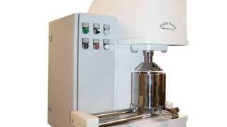 Die Laborpressen können mit Presskörbe oder Presssätze mit unterschiedlichem Füllvolumen  (0,25  bis 5 l) ausgestattet werden. (Bild: Hapa Fertigungstechnik)