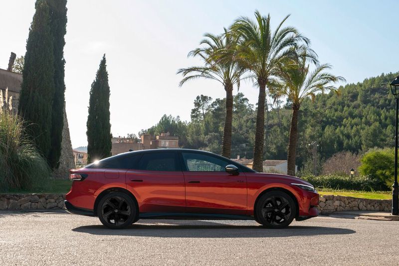 Die von VW versprochene Effizienz ist auch das Ergebnis der aerodynamisch günstigen Karosse. (Bild: VW)