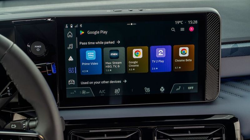 Aus dem Google Play Store lassen sich im Micra jede Menge Apps laden. (Bild: Nissan)