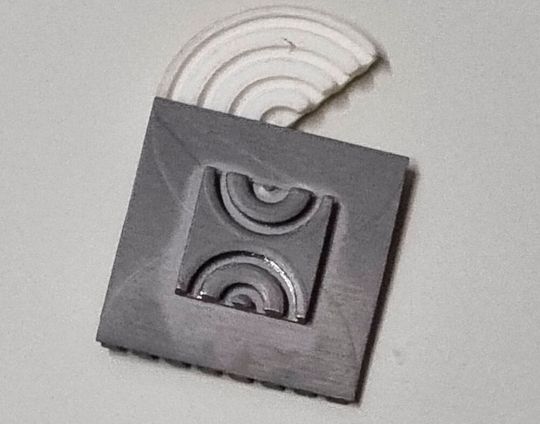 Wollen Sie wissen, was man mit orthogonalem Design alles erreichen kann? Dann sollten Sie diesen Beitrag nicht an sich vorbeiziehen lassen. Hier etwa ein Beispiel für eine ultraflache Kupplung, die per 3D-Druck enstanden ist. Aber es geht auch dreidimensional ...(Bild:  Leiseder Physik)