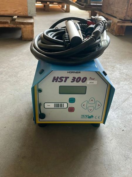 Widos war bei dem umstruktierten Kunststoffverarbeiter wohl beliebt, denn es gibt noch diese Heizwendelschweißmaschine des Herstellers, die sich HST 300 Print nennt. (Bild: Surplex)