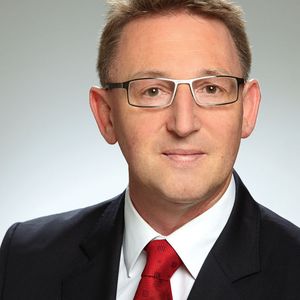 Als Geschäftsführer richtet Georg Reindl  Mensch und Maschine strategisch auf die Anwenderbranchen aus.
