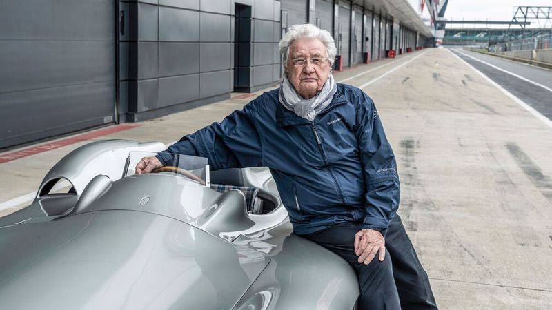 Foto von der Mercedes-Benz Classic Insight „125 Jahre Motorsport“ im April 2019 in Silverstone/Großbritannien. Die Veranstaltung mit prominenten Gästen wie Lewis Hamilton und Toto Wolff zelebrierte mit klassischen Silberpfeilen und modernen Rennwagen die reiche Motorsportgeschichte des Unternehmens. (Bild: Mercedes-Benz AG)