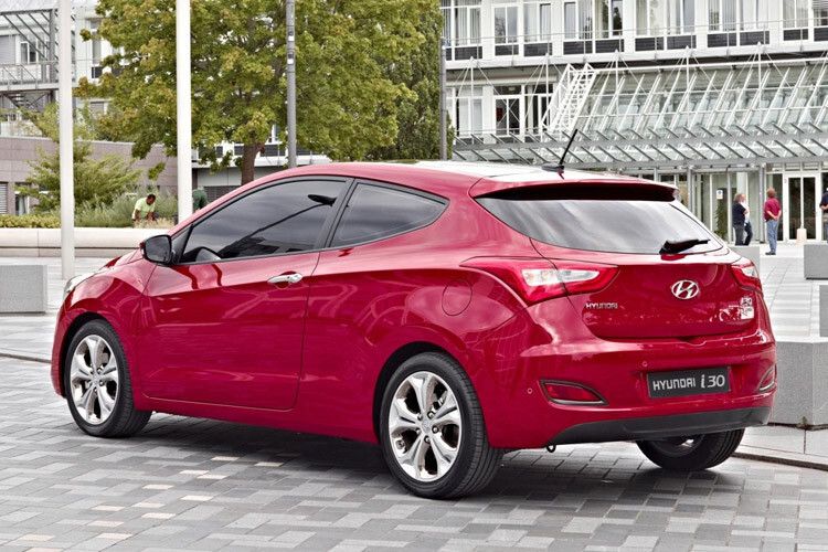 Damit ist der Dreitürer 400 Euro günstiger als die fünftürige Variante. (Foto: Hyundai)