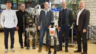 Freuen sich auf die interdisziplinäre Zusammenarbeit (von links): Prof. Dr. Christian Reich, Prof. Dr. Axel Sikora, Prof. Dr. Janis Keuper, Prof. Dr. Stefan Hensel und Prof. Dr. Wolfgang Bessler. (Bild: Alexander Weigand - Hochschule Offenburg)