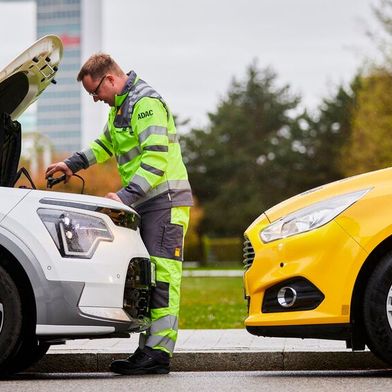 Zu Pannen mit Elektroautos muss der ADAC seltener ausrücken. (Bild: ADAC/Wilfried Wulff)
