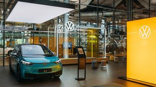 Rund einen Monat vor dem Bestellstart setzt VW in der Gläsernen Manufaktur ... (Bild: Volkswagen)