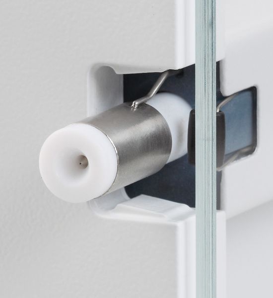 Abb. 3: Mit dem neuen kompakten Antistatik-Kit lassen sich elektrostatische Ladungen eliminieren, ohne in der Wägekammer Turbulenzen zu verursachen. Der kontinuierliche Ionenstrom verhindert die Kreuzkontamination von Proben und schützt den Benutzer beim Umgang mit giftigen Substanzen. (Bild: Mettler-Toledo)