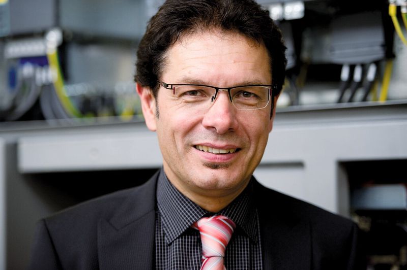 «Anwender hybrider Maschinenkonzepte müssen in die Lage versetzt werden, dieses Mehr an Funktionalität so zu beherrschen, dass es wirtschaftlich und gewinnbringend eingesetzt werden kann.» Eberhard Beck, Leiter Steuerungstechnik Index-Werke (Bild: Messe Stuttgart)
