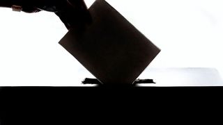 KI-Systeme werden für digitale Wahlkämpfe immer relevanter, wodurch Wähler mit mehr Desinformation konfrontiert werde könnten, aber auch mehr Übersicht bei der Wahlentscheidung haben. (Bild: gemeinfrei // Unsplash)