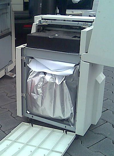 23,5 kg Haschisch und 12 kg Marihuana im Schwarzmarktwert von 266.000 Euro, versteckt zwischen gebrauchten Kopier- und Faxgeräten, fand eine Kontrolleinheit des Hauptzollamts Osnabrück. (Archiv: Vogel Business Media)