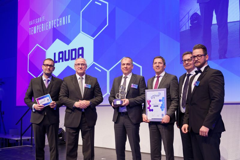 Impressionen von der LABORPRAXIS Meilenstein Gala und der Feier zum 40-jährigen Jubiläum am 30. November 2017 in Würzburg. Lauda ist der Gewinner der Meilenstein-Kategorie Temperiertechnik. (Bild: Andreas Burkhardt/LABORPRAXIS)