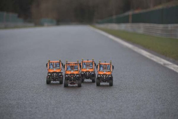 Überholansätze aus dem Windschatten heraus prägen das Geschehen, werden jedoch stark gekontert, sodass sich an der Reihenfolge nichts ändert. (Bild: RWTH Aachen/ika)