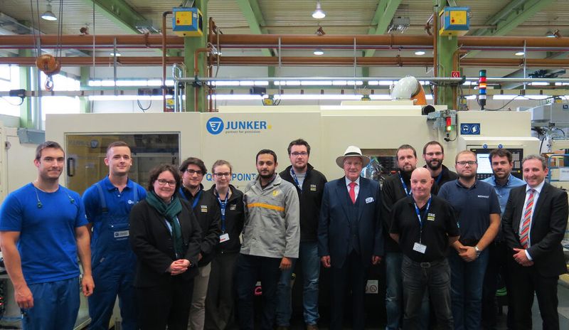 Besuch aus Frankreich: Die Renault-Gruppe besucht die Junker-Gruppe in Nordrach zur Maschinen-Vorabnahme. (Junker)