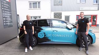 Kfz-Meister Dennis Christ hat zusammen mit Bianca Christ den „DCoder“ ins Leben gerufen. Das OBD-Dongle-Konzept ist speziell auf die Bedürfnisse freier Werkstätten zugeschnitten. (Bild: »kfz-betrieb«/Dominsky)