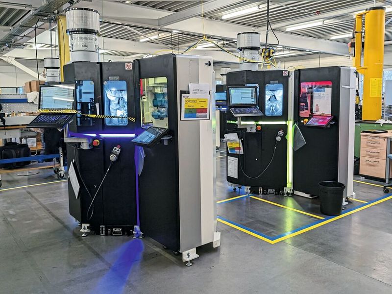 Deux Micro5 dans l'atelier, testées et prêtes à être livrées au client. (Source : Samuel Vuadens)