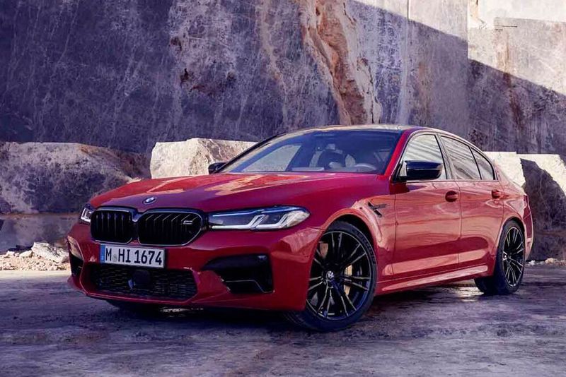 Gegenüber dem Vorgängermodell ist der Einstiegspreis um rund 1.000 Euro auf 120.900 Euro gestiegen. (BMW)