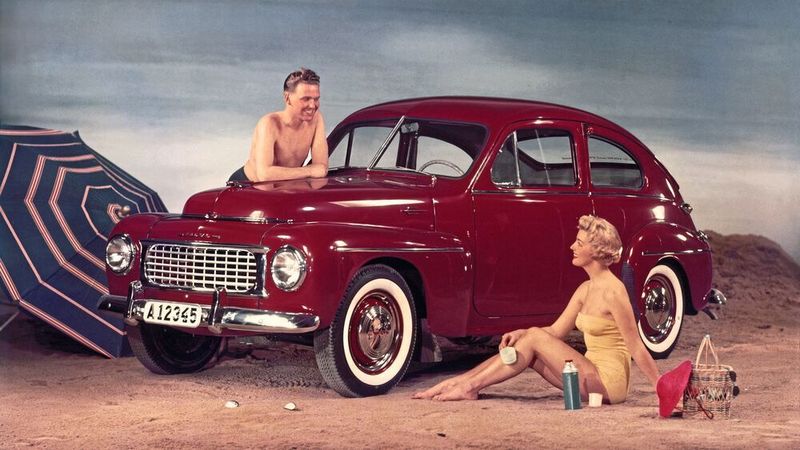 Der PV444 hatte eine selbsttragende Karosserie, mit der sich Volvo bis dahin aber noch nie beschäftigt hatte. Um das Konstruktionsprinzip zu ergründen, kaufte man einen 1939er-Hanomag 1,3 Liter, der in etwa so groß war, wie der PV werden sollte.  (Volvo)