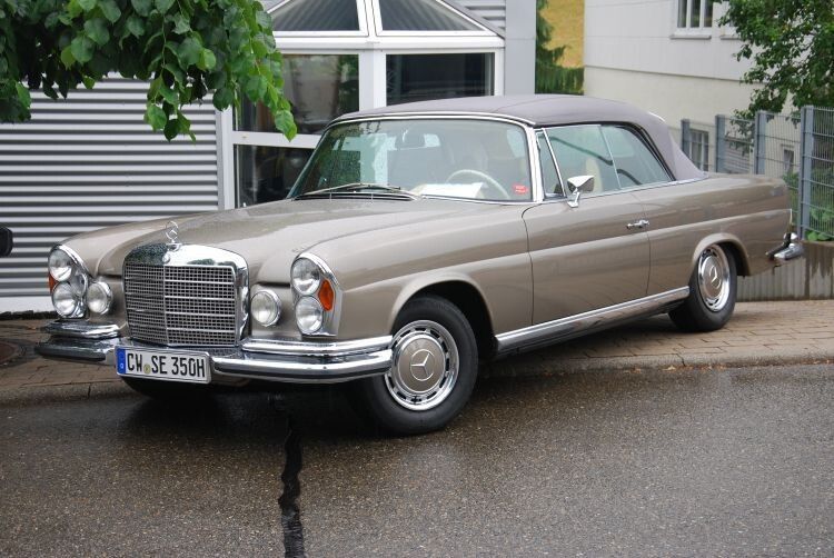 Auch Tiemo Sehon stellte seinen Oldtimer zur Schau. (Foto: Wenz)