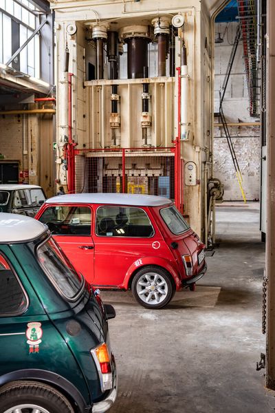 Mini Recharged - Elektrifizierung des classic Mini (BMW)