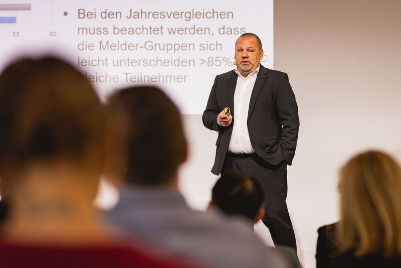 Impressionen vom 24. Würzburger EMS-Tag: Im Mittelpunkt standen aktuelle Branchenthemen, praxisnahe Impulse und insbesondere der persönliche Austausch innerhalb der EMS-Community. (Bild: Stefan Bausewein)