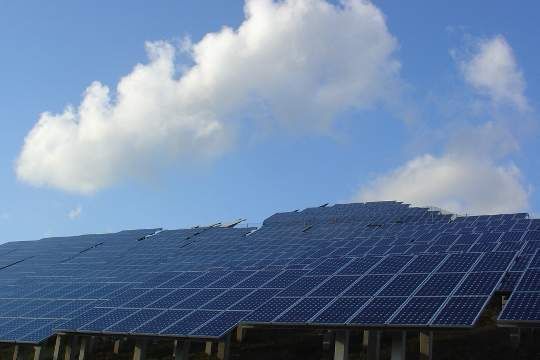 Der Strom für die Elektroautos soll bis zum Jahr 2020 zu mindestens 30 Prozent aus erneuerbaren Energiequellen stammen, also aus Biomasse sowie Sonne-, Wind- und Wasserkraft. Der Bundesverband Erneuerbare Energie prognostiziert sogar einen Anteil von 47 Prozent. (Archiv: Vogel Business Media)