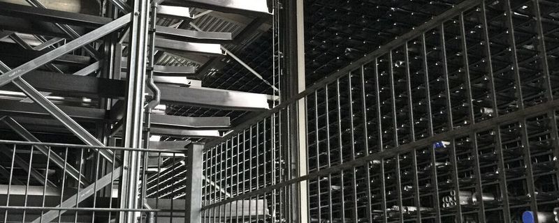 Mit dem Lagersystem Unicompact vergrößerte Rohr-Mertl seinen Speicherplatz deutlich und erhöhte die Sicherheit.(Bild:  Kasto)