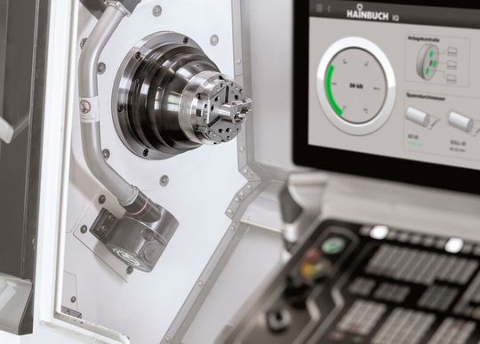 Smarte Spannmittel werden einen Fokus auf der kommenden EMO Hannover genießen. Im Einsatz erprobt und auf dem Weg zur Null-Fehler-Produktion, setzt Hainbuch zum Beispiel seit über 15 Jahren auf „Messintelligenz“, die eine In-Line-Prozesskontrolle ermöglicht ...(Bild:  Hainbuch)