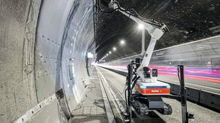 Der Baubot übernimmt monotone Aufgaben wie das Bohren von tausenden Löchern für Handläufe und Kabeltrassen auf der Baustelle. (Bild: Baubot)