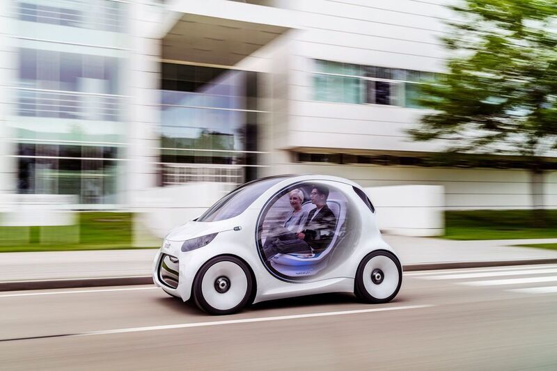 Der Erfolg des Carsharing hängt insbesondere von der uneingeschränkten Verfügbarkeit für den Kunden ab. Das kann bei den bisherigen Modellen noch nicht garantiert werden. Sollten die Autos aber autonom und somit allein fahren, steigt die Flexibilität des Modells. Per Knopfdruck sind die Autos dann abrufbar und holen den Fahrgast an jedem beliebigen Punkt ab.  (Daimler)