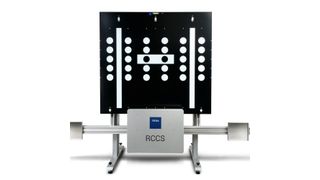 Das RCCS (Radar and Camera Calibration System) zur Radar- und Kamerakalibrierung an Pkw wird auf der Messe demonstiert. (Texa)