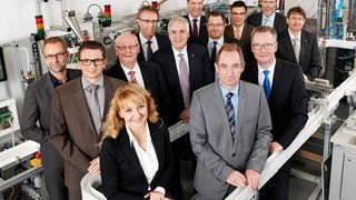 Die CIIT e. V.-Gründungsmitglieder der ersten Stunde (v.l.n.r.): Johannes Kalhoff (Phoenix Contact), Frank Marek (ISI Automation), Sybille Hilker (CIIT-Geschäftsführerin), Karl-Ernst Vathauer (MSF-Vathauer), Dr. Eberhard Niggemann (Weidmüller Akademie), Hans-Dieter Tenhaef (OWL Maschinenbau), Holger U. Nord (OWL Maschinenbau), Prof.Stefan Witte (Institut für industrielle Informationstechnik der Hochschule OWL), Dr. Oliver Herrmann (Hochschule OWL), Professor Jürgen Jasperneite (Fraunhofer-Anwendungszentrum Industrial Automation), Roland Bent (Phoenix Contact), Andreas Orzelski (Phoenix Contact) und Prof. Volker Lohweg (OWITA). (Centrum Indusstrial IT (CIIT))