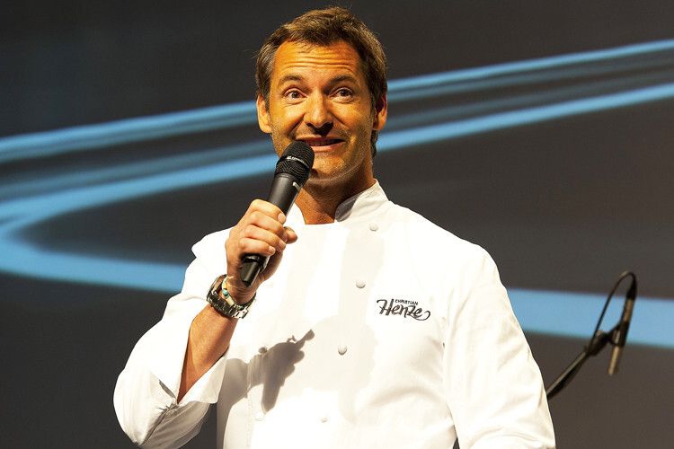 Fernsehkoch Christian Henze sorgte für die kulinarische Umrahmung des Abends. (Foto: Moelle)
