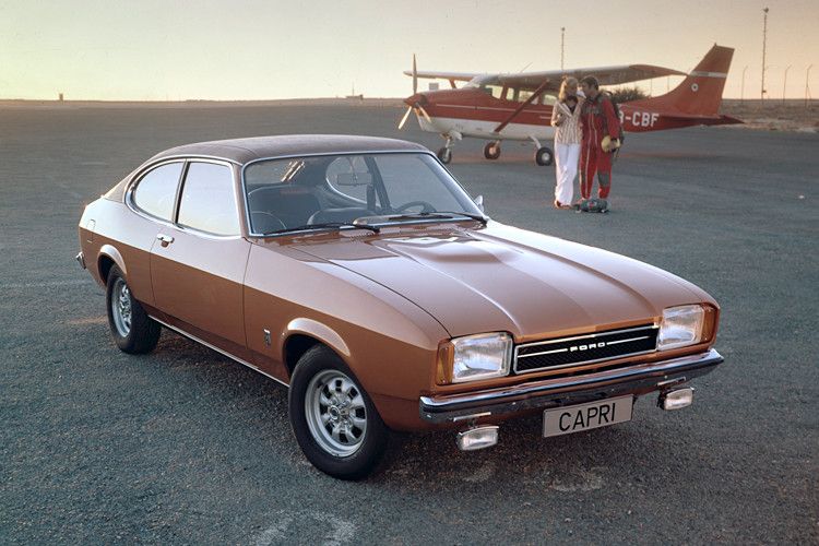 Unendlich lange Motorhaube für potentiell viele Pferdestärken, dazu ein kurzes, schnelles Heck und das Ganze zu erschwinglichen Kosten – auch beim Capri II (ab 1974) ein Erfolgsrezept. (Foto: Ford)