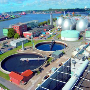 In einer Antriebslösung in der Klärwerk Köhlbrandhöft der HSE gewährleisten ABB Low Harmonic Drives eine hohe Netzqualität