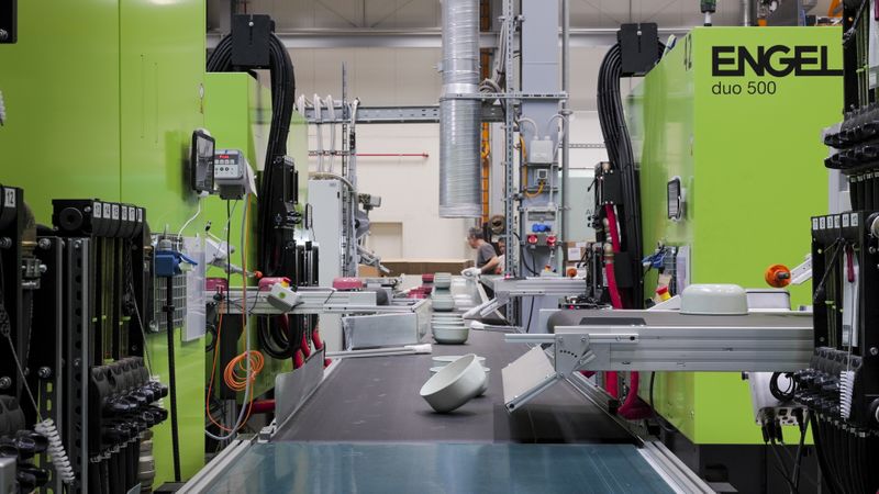 Erfolgreiches Projekt: Engel konnte nach sehr kurzer Lieferzeit von nur wenigen Wochen die Spritzgießzellen installieren.(Bild:  Engel)