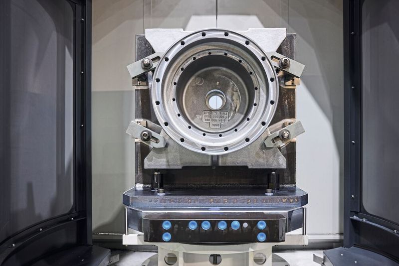 Pentzold Metallbearbeitung und Musterfertigung zerspant vorwiegend Getriebegehäuse, Fahrwerks- und Motorenteile sowie Hydraulikkomponenten aus Stahl und Gusswerkstoffen. (Bild: Starrag/Ralf Baumgarten)