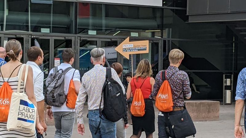 Guided Tours: Auch an Tag 3 der Achema gab es geführte Touren von PROCESS, u.a. zum brandaktuellen Thema Power-to-X. (Bild: Ernhofer/PROCESS)