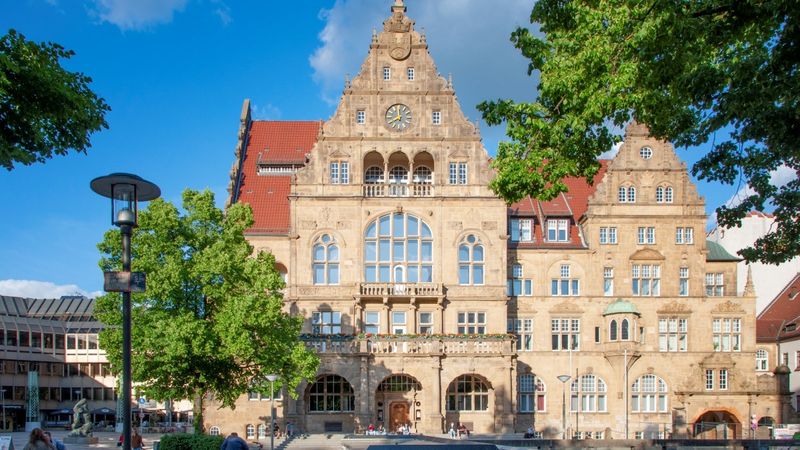 Im Rathaus von Bielefeld schreitet die Digitalisierung voran.(Bild:  Sirius1717 / iStock)