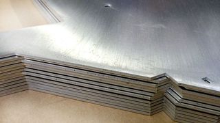 Die Qualität der Behandlung des Untergrunds bestimmt das Maß der Lackhaftung beim Korrosionsschutz von Stahlblechteilen. Bild: Kuhn (Archiv: Vogel Business Media)